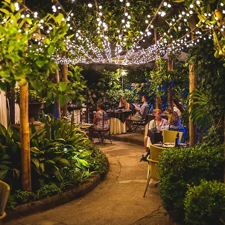 Pensión Cafe Latino