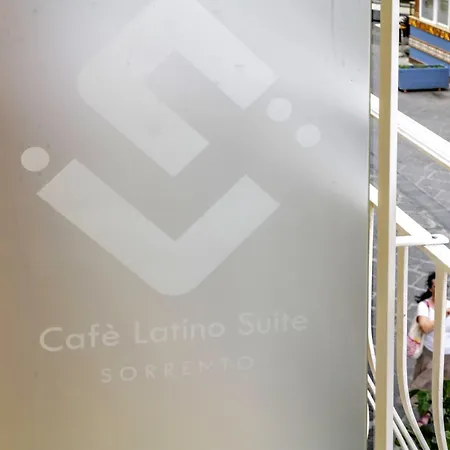 Cafe Latino Konukevi